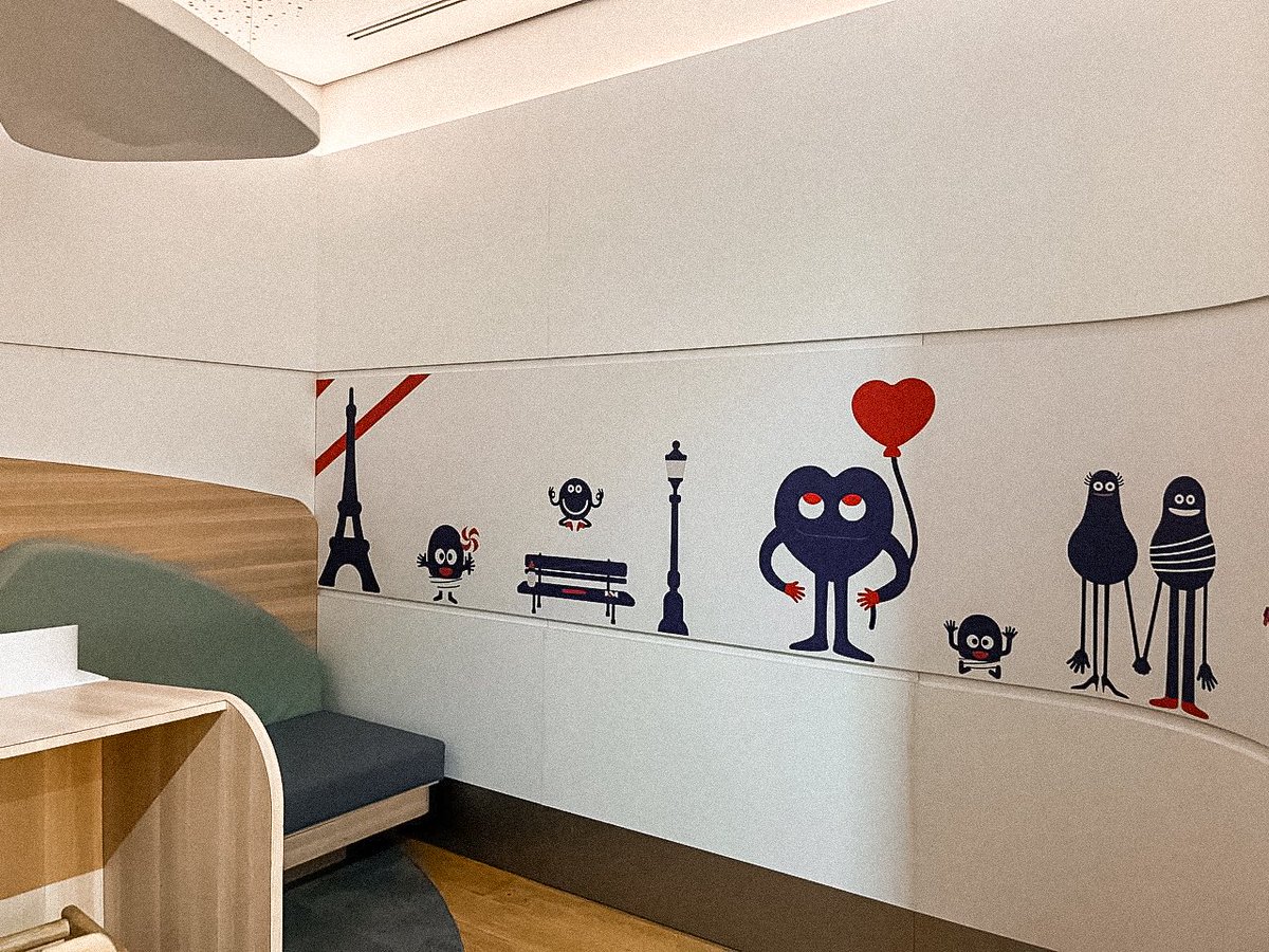 ✈️ Visite du parcours famille de l’aéroport d’#Orly ! 
Avec un parcours pensé à hauteur d’enfant, les voyages deviennent plus faciles. 
Fière de notre France 🇫🇷 qui innove pour accompagner petits et grands dans un quotidien plus simple et plus accessible.