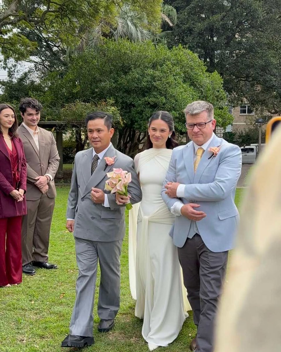 cosmo_ph's tweet photo. #LeilaAlcasid and #Curtismith just tied the knot! 💍

The two have been together since 2019. Congratulations to the newlyweds! 💕

Catch all the deets on https://t.co/OIpP4jvjYs

📸: @ogiealcasid https://t.co/BN8P4YWv1w