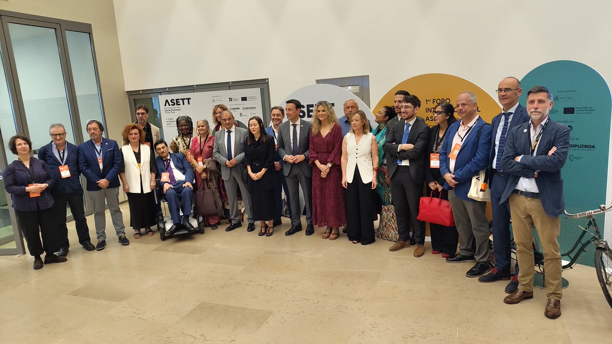 Kursaal-ean gaude beste behin, gaurkoan #ASETT-en aholkulari taldearen lehen batzarrean. Mundu osoko delegaritza ekonomia sozialari buruz hausnartzen.
#economíasocial #ekonomiasoziala #socialeconomy