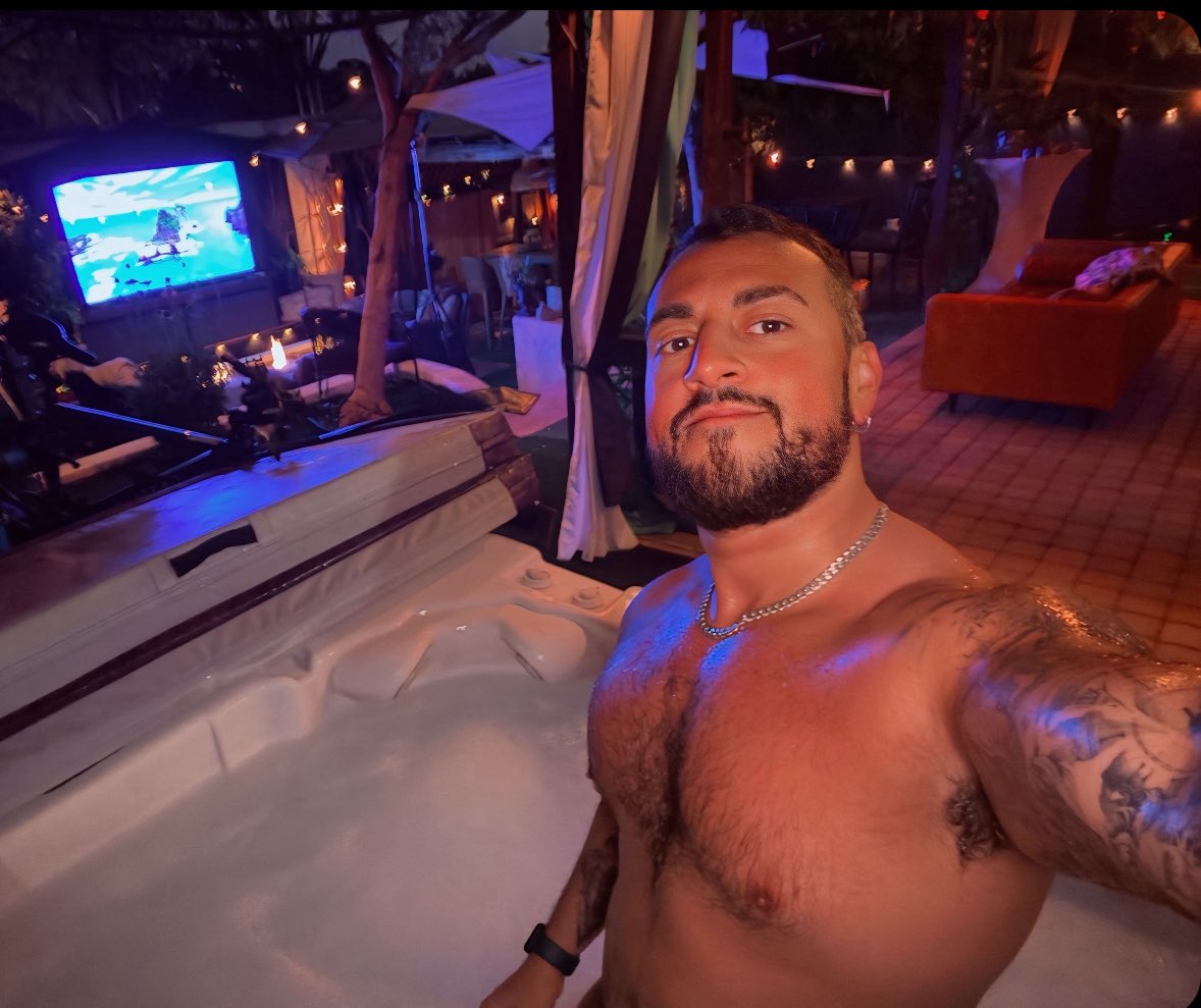 tu_favorito_habibi tweet media