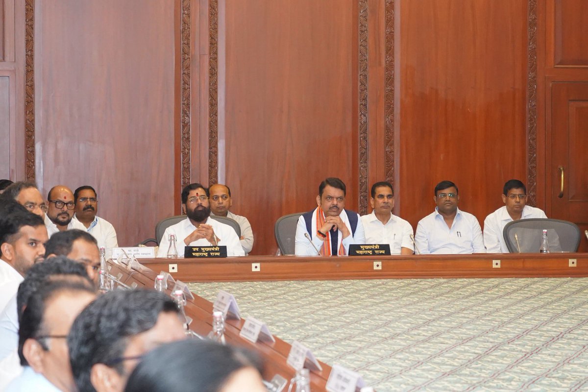 Trupti Garg (@garg_trupti) on Twitter photo Yesterday CM <a href="/Dev_Fadnavis/">Devendra Fadnavis</a> & DCM <a href="/mieknathshinde/">Eknath Shinde - рдПрдХрдирд╛рде рд╢рд┐рдВрджреЗ</a> had a review meeting for Dharavi redevelopment project..
Expecting an outage from baby penguin and his placard gang!! Yesterday CM <a href="/Dev_Fadnavis/">Devendra Fadnavis</a> & DCM <a href="/mieknathshinde/">Eknath Shinde - рдПрдХрдирд╛рде рд╢рд┐рдВрджреЗ</a> had a review meeting for Dharavi redevelopment project..
Expecting an outage from baby penguin and his placard gang!!