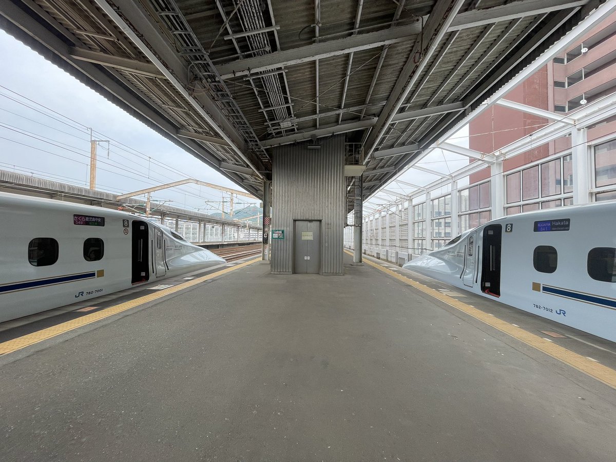 新下関でみずほが並んだ☺️
定期？

営業車が1番に入るのは朝と夜だけだと思ってたよ