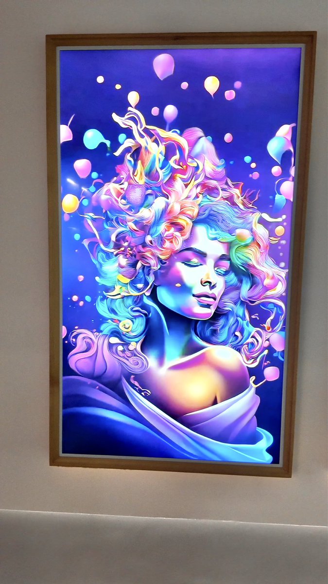 你能相信吗？这些精美绝伦、如梦似幻的艺术作品不仅实时动态呈现——它们还是由人工智能生成的！我们所要做的，只是分享脑海中那些富有想象力的想法，人工智能就能帮助将这些愿景变为现实。它赋予每个人能力，将心中所想的美好转化为生动鲜活的视觉现实。