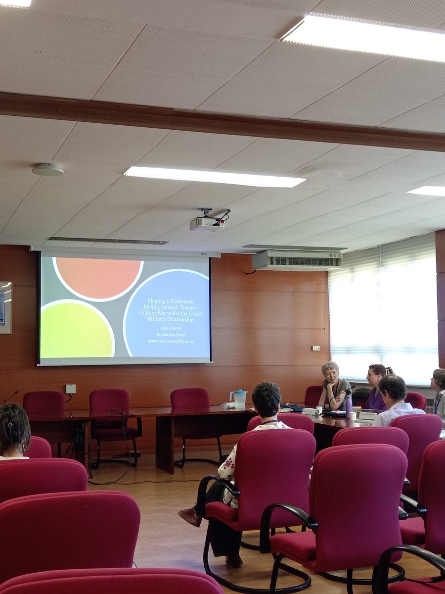 👉 Recepción Clásica y Dictaduras Europeas.  

Abrimos el segundo día de encuentro con la conferencia de Gonda Van Steen:

“Theater and Censorship under the Greek Military Dictatorship, 1967-
1974”

#Recepciónclásica

<a href="/clasicas_uam/">Filología Clásica UAM</a>

<a href="/kingsartshums/">King's Arts & Humanities</a>

marginaliaclassica.es