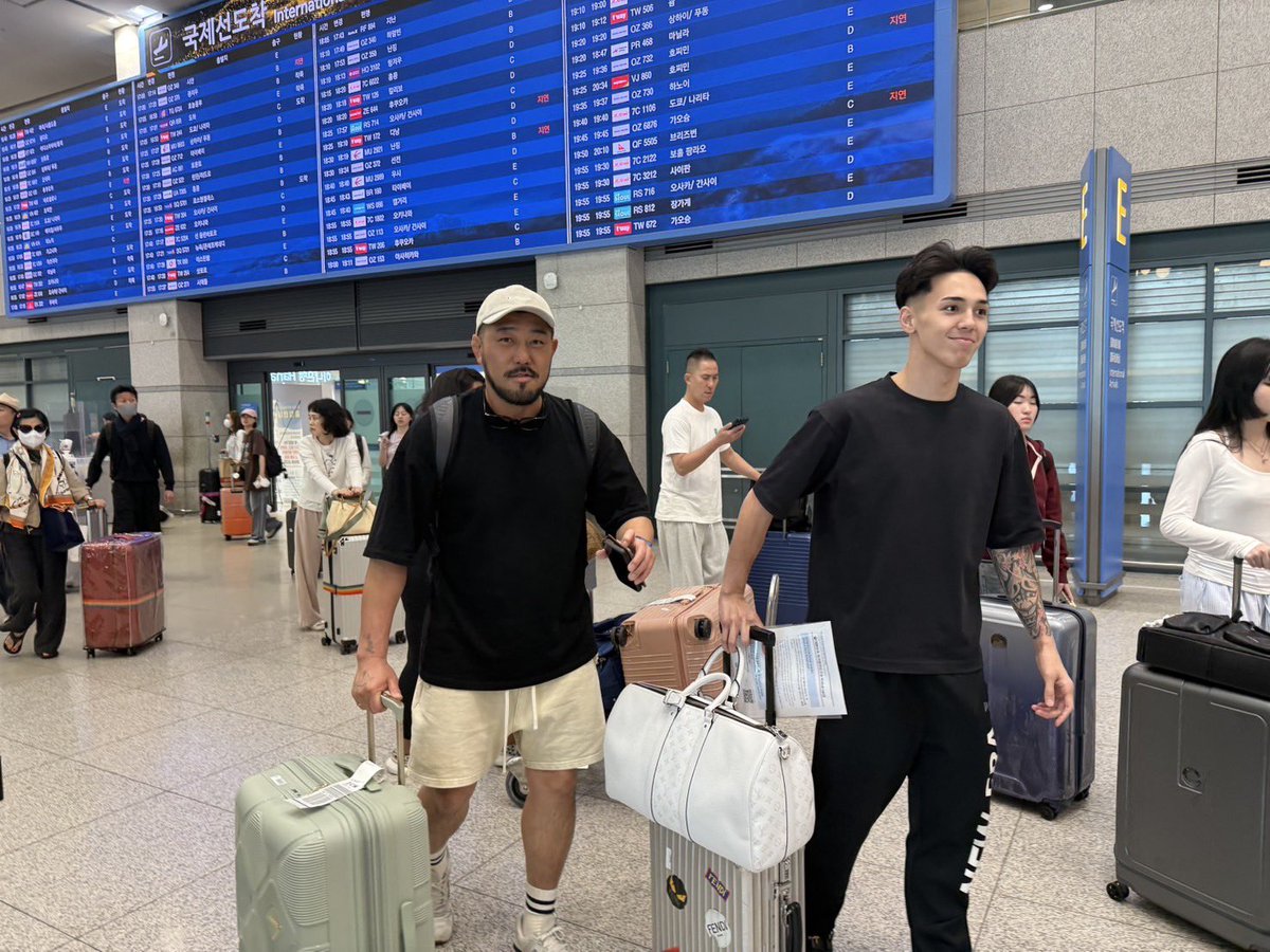 RIZIN WORLD SERIES in KOREAに参戦する
宇佐美秀メイソン、高萩トレーナーが韓国入りしました🇰🇷

5/31(土)14:00開始の第２試合目です！
応援よろしくお願いいたします！🇯🇵

#宇佐美秀メイソン
#RIZIN
#teamVASILEUS