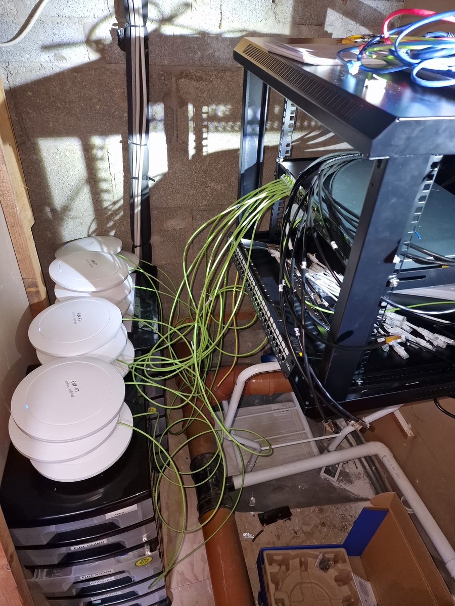 Foxrock Nursing Home Upgrade ✅️

What we did:
Ran 12 CAT6 cables across two floors &amp; two wings

Installed 12 High-Power Wi-Fi 6 Access Points

Upgraded to a 24-Port POE Switch

Fully revamped the Communications Cabinet

As a team, it's great to be able to make a difference 👑