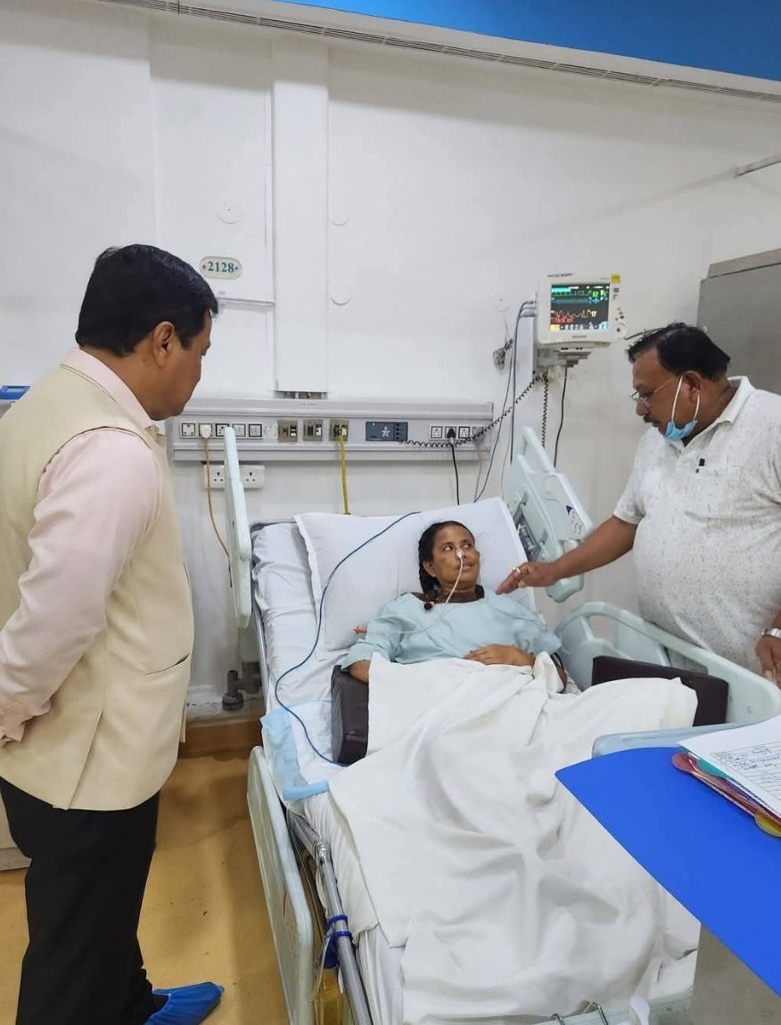 DhemajiDCC's tweet photo. Is the Assam government health department just in name? This photo is from the Delhi Apollo Hospital where the wife of Hon'ble Minister Yogen Mohan  is been treated. https://t.co/kRM4fezyUX