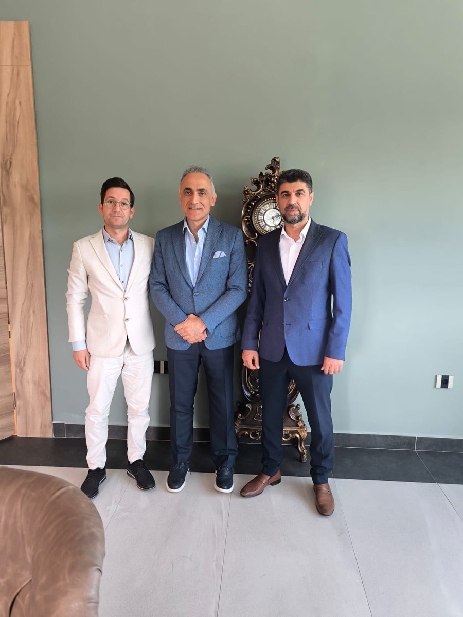 ELÇEMDER 
Sıla holding yönetim kurulu başkanı,Cumhurbaşkanlığı Sağlık Politikaları Kurulu üyesi kıymetli hemşehrimiz Sn İhsan ŞAHİN hocamızı ziyaret edip, derneğimizi konuşup,hasbihal ettik.Nazik kabulleri ve ilgileri için teşekkür ediyorum.