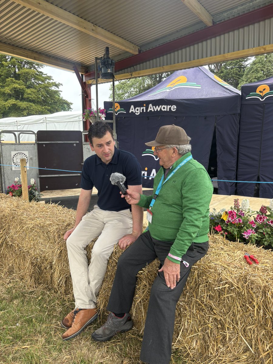 AgriAware's tweet photo. Great to have @TippFM stop by to speak to Marcus about what is happening at the Agri Aware farmyard this weekend @BordBiaBloom
#Bloom25 https://t.co/SbM4pXbN2h