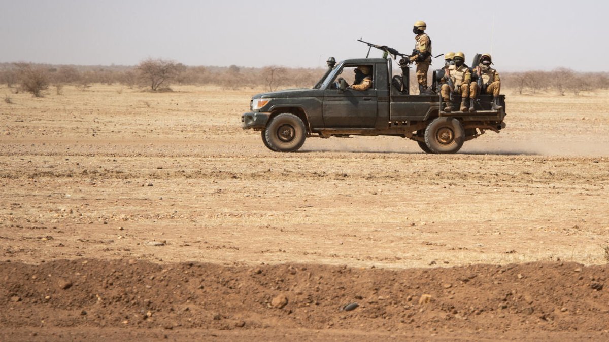 Burkina Faso: plus de 100 civils tués dans plusieurs villages dans le nord, l'armée et des VDP accusés rfi.my/BiCh.x