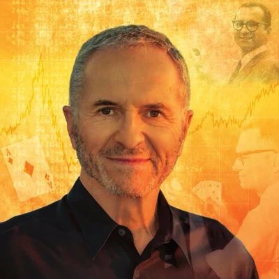 Mrfaboff's tweet image. 🧮 Edward Thorp – $800M
Invented card counting.
Wrote Beat the Dealer, sold 1M+ copies.
Created the 1st wearable computer to beat roulette.
Then flipped his skills to Wall Street.
#GamblingGenius #MathWins