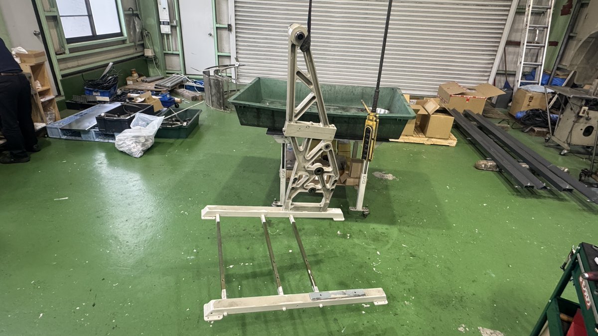 お疲れ様です！
オーバーホール作業も順調に進んでおります。😁
前回のY-45型が完了したので次は大きいサイズのY-90型が新たに始まったところです。😙
最近小さいサイズの結束機続きだったのでやりごたえがありますねぇ...😅
#企業公式がお疲れ様を言い合う