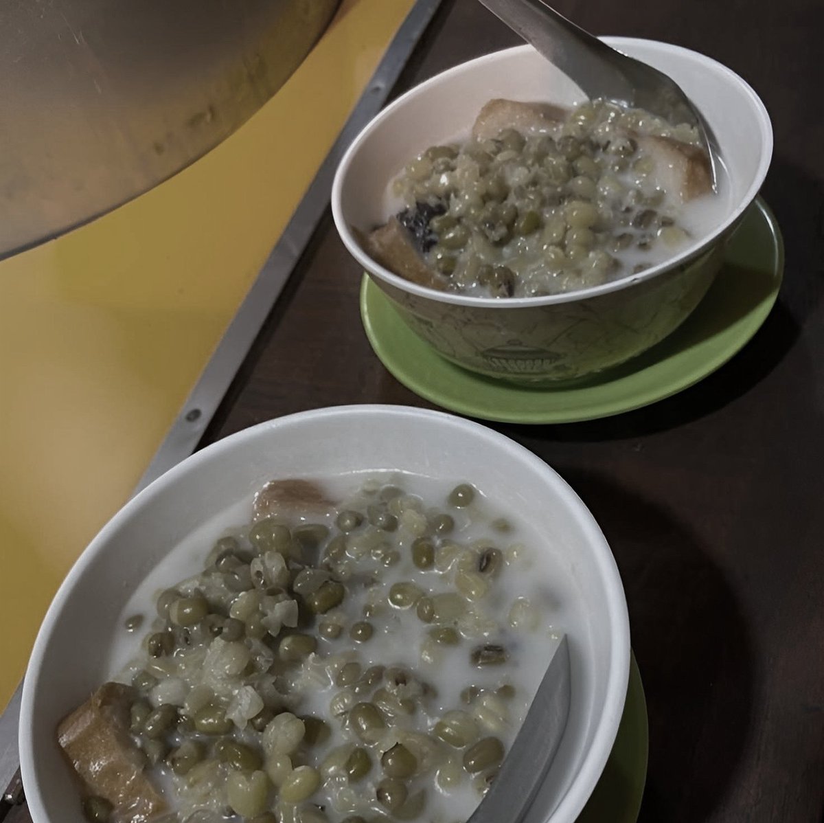 ️️ ️️
️️ ️️

️️
“Adek sudah dituruti makan burjo masih cembetut aja?” Kata Mama. Gimana enggak, si lidah ini jadi kebas karena bapil pun bikin demam.

Lagi musim katanya sih.
️️

️️ ️️
️