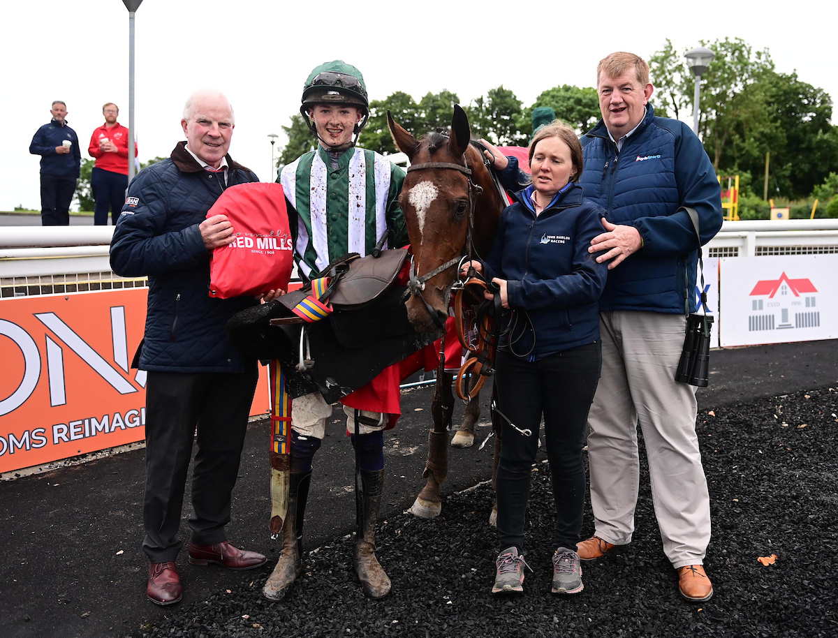 Connolly's RED MILLS (@redmillshorse) on Twitter photo The 2024 edition of the #REDMILLS <a href="/IrishEBF_/">Irish Stallion Farms</a> Auction Series Hurdle at <a href="/LimerickRaces/">Limerick Races</a> went the way of the <a href="/jhanlonracing/">Shark Hanlon Racing</a> trained Half A Chance and <a href="/PaddyHanlon5/">Paddy Hanlon</a> ๐๐
This years renewal goes to post at 17.10pm today๐
#FeedYourDesireToWin The 2024 edition of the #REDMILLS <a href="/IrishEBF_/">Irish Stallion Farms</a> Auction Series Hurdle at <a href="/LimerickRaces/">Limerick Races</a> went the way of the <a href="/jhanlonracing/">Shark Hanlon Racing</a> trained Half A Chance and <a href="/PaddyHanlon5/">Paddy Hanlon</a> ๐๐
This years renewal goes to post at 17.10pm today๐
#FeedYourDesireToWin