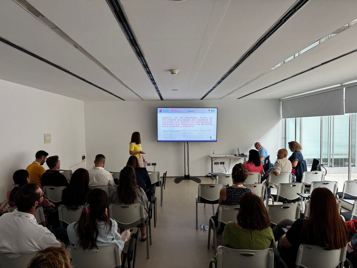 El HUNSC presente en el 24º Congreso Nacional de Hospitales y Gestión Sanitaria en Zaragoza con la comunicación: “Impacto de un programa piloto de prevención secundaria del síndrome de desgaste por empatía en profesionales sanitarios durante la pandemia”.👏🏽 #24CNH #somosHUNSC
