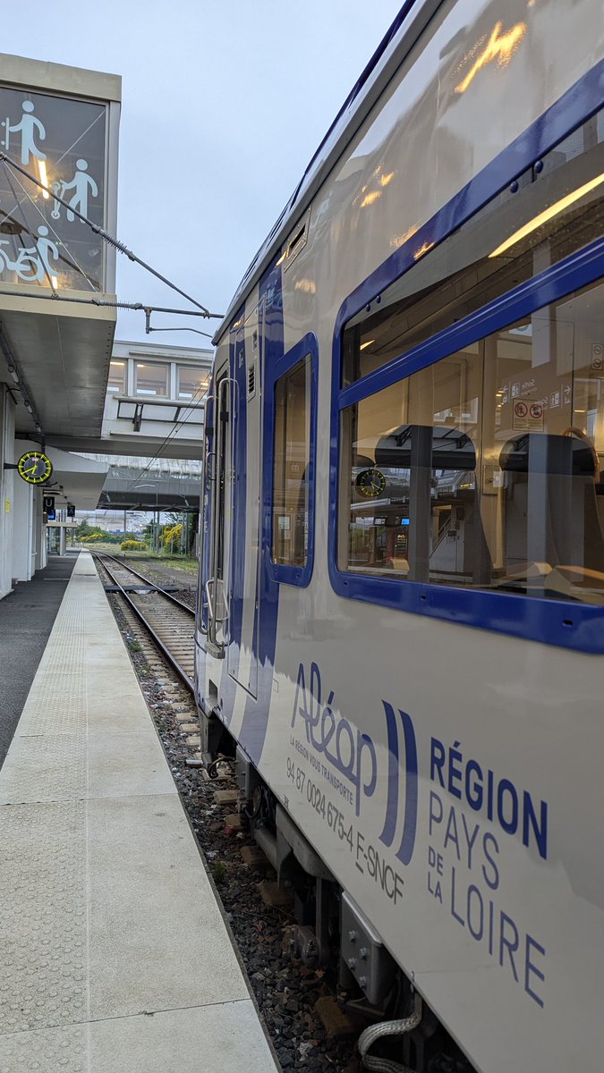 Ce matin j'ai eu le droit de conduire ce ter 2n ng après son opération de remise a niveau mi vie 😎 sur la ligne Saint Nazaire - Nantes 🚈 
<a href="/TERPays2LaLoire/">TER Pays de la Loire</a>