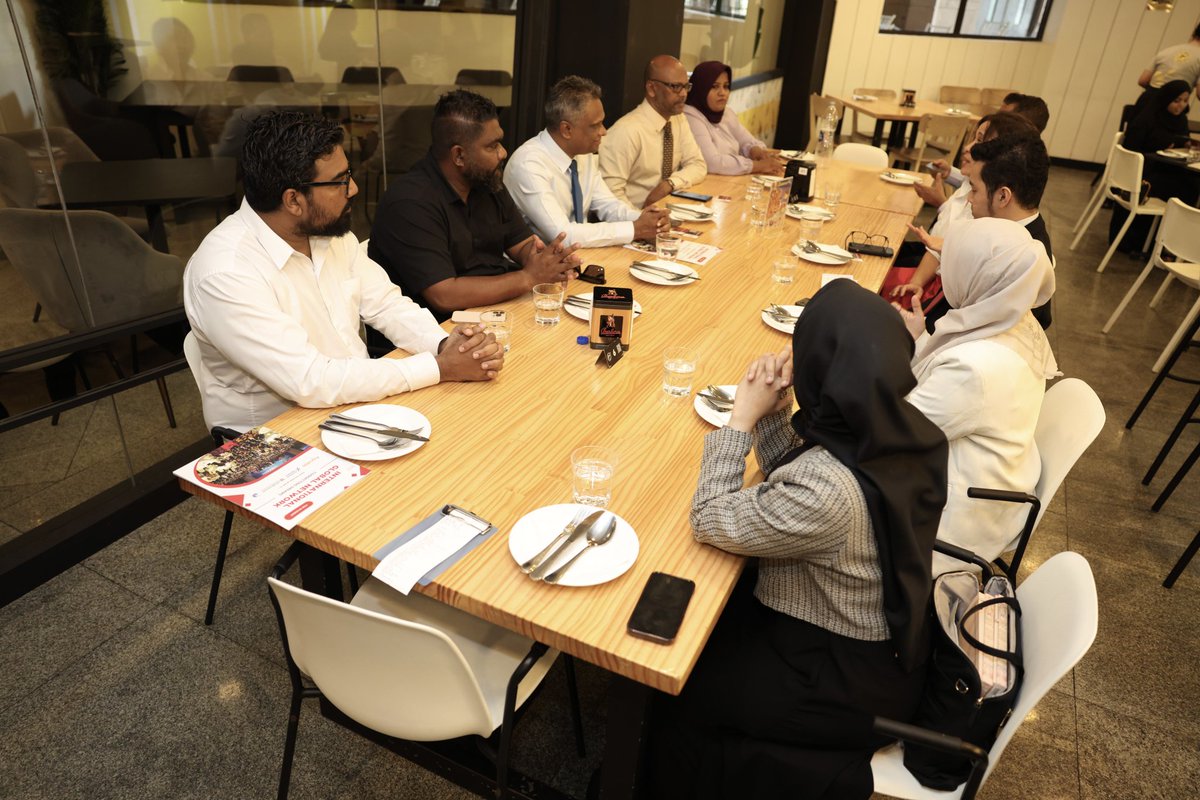 MaleCitymv's tweet photo. Mayor @adamazim met with the President and Members of the International Global Network (IGN). Productive discussions were held about hosting some of IGN's future events  here in Malé City.  #GlobalPartnership #MaleCity #IGN2025 https://t.co/ajJdi1Iy9z