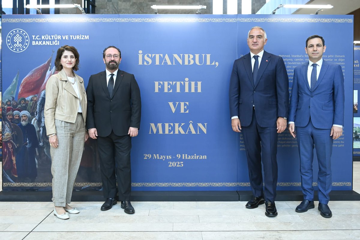 📍İstanbul AKM

Fethin 572. yıl dönümünde, sadece bir zaferi değil; çağ açan bir medeniyetin doğuşunu yeniden hissettiğimiz “İstanbul, Fetih ve Mekân Sergisi”nin açılışını gerçekleştirdik.

Fâtih Sultan Mehmet’in eğitiminden fethin stratejik detaylarına, İstanbul’un fethi ile