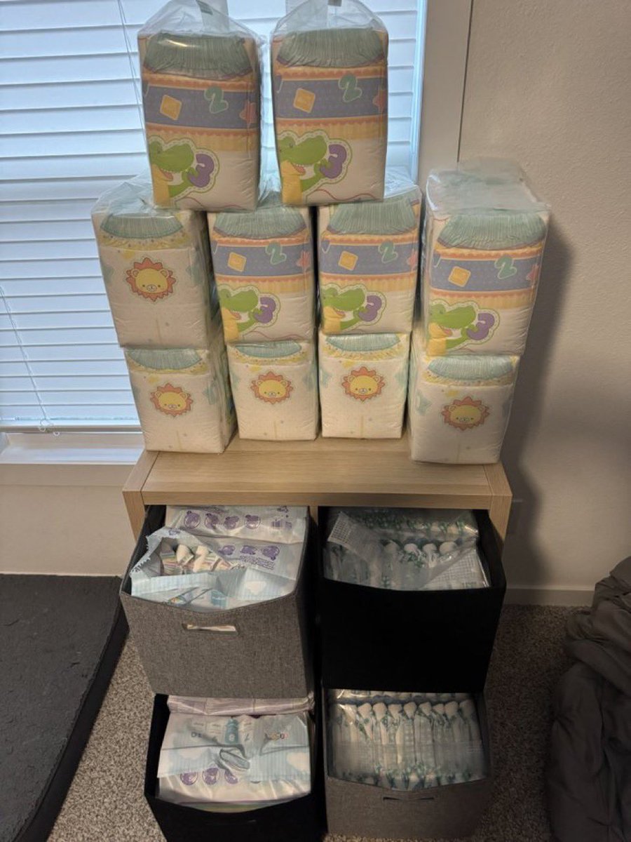 JRoest12481's tweet photo. diapers is now available for all big baby and big girls ? DM I will get you some Diapers 😍❤️ https://t.co/ZAmkG8kYlP