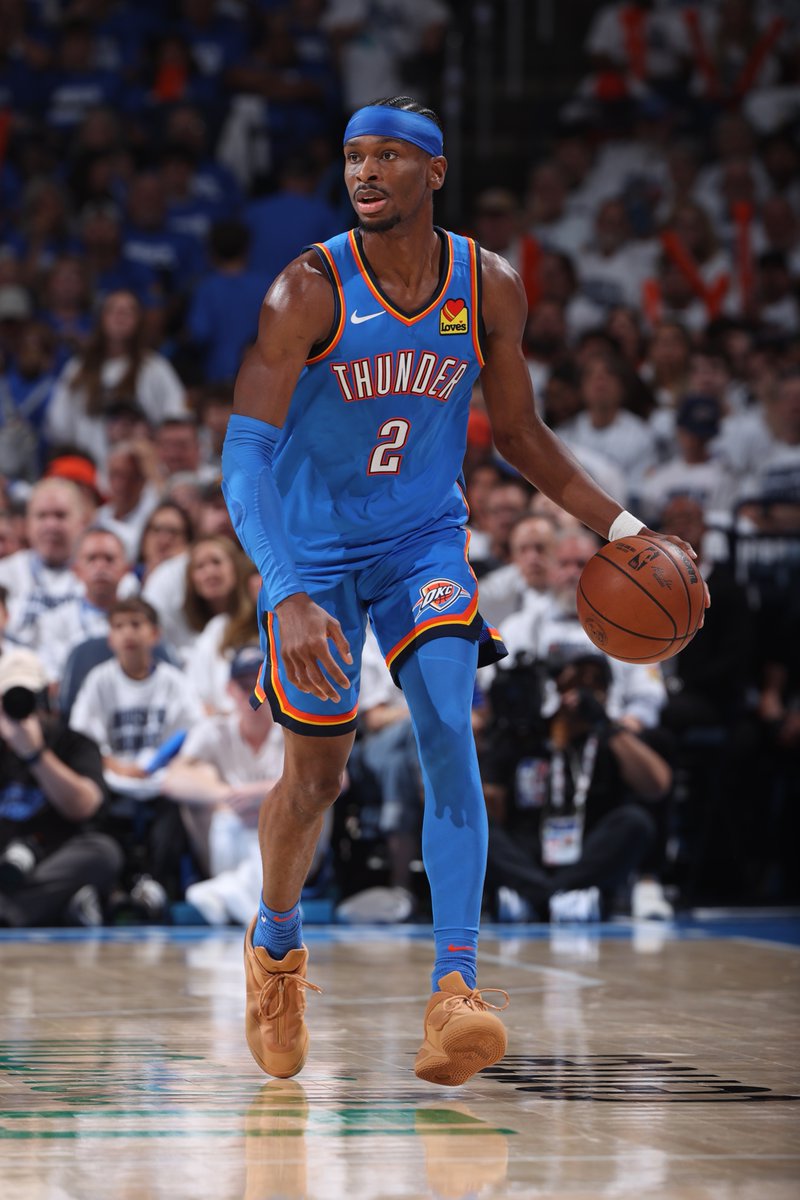 2016'dan bu yana aynı sezonda hem MVP seçilip hem de #NBAFinals'ta boy gösteren tek bir isim var.

Şu anda ona bakıyorsunuz 👀