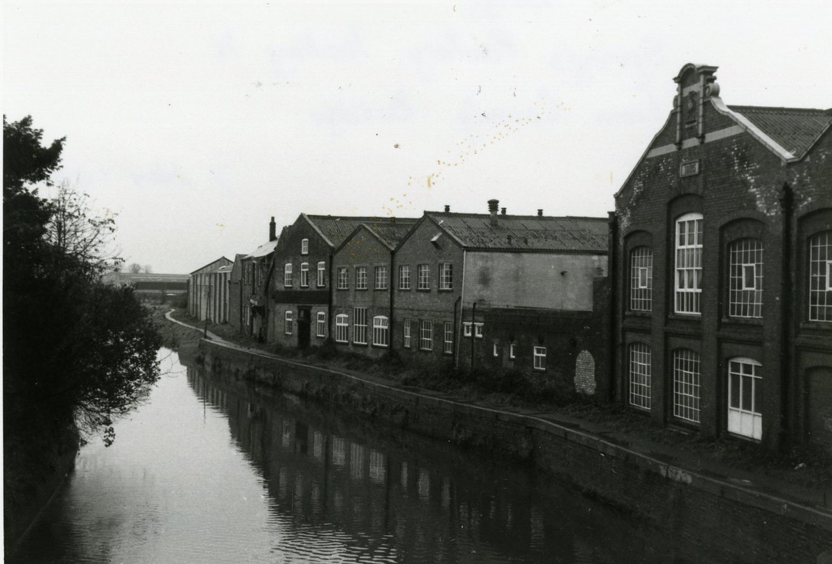 #ThrowbackThursday
Photograph of Spring's Factory, Brigg, looking north along the old River Ancholme from County Bridge, November 1980.

#Factory #Scunthorpe #Museum #History #LocalHistory #Brigg #NorthLincs