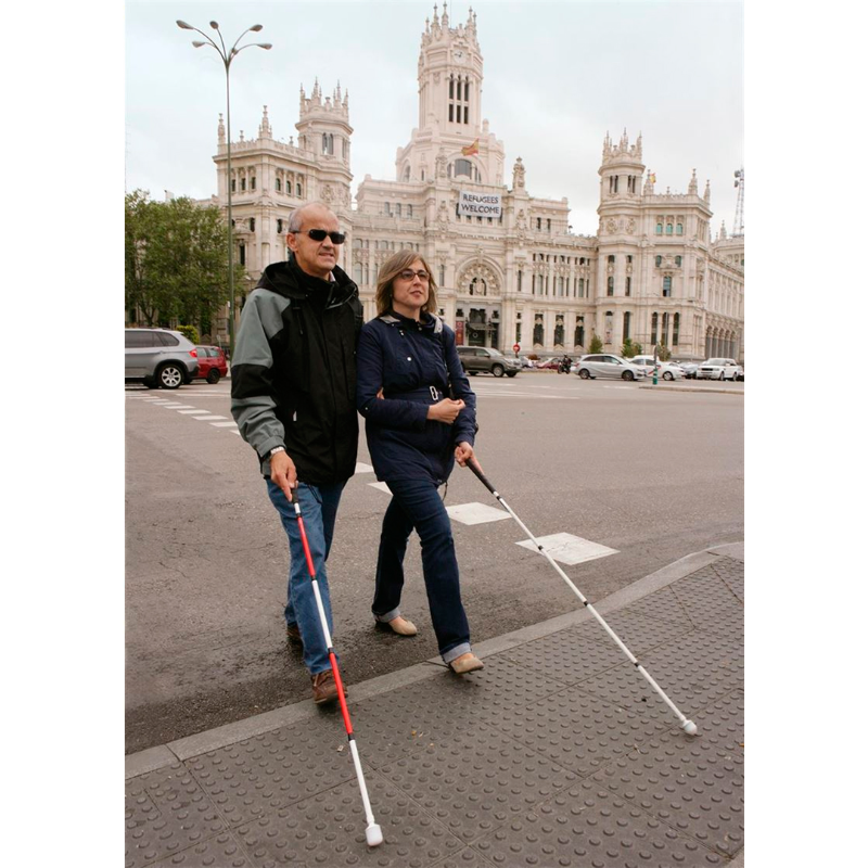 ONCE_oficial's tweet photo. En el Día internacional de las personas sordociegas, compartimos el artículo de #REDVisual:

'Adaptación del #bastón de movilidad en un caso de #sordoceguera y movilidad reducida dentro del Programa de #Rehabilitación de la ONCE'

#CogeMiMano #FOAPS