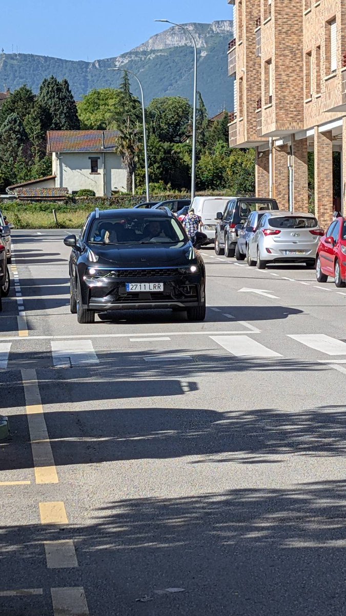 ⚠️ Gaur ere, Amurriora bertaratu dira AMA desokupazio-enpresakoak, familia bat etxegabetu nahi baitute.

Etxearen jabe legala ere hurbildu da haiekin. Desokupei eta etxegabetzeari aurre egiteko, Amurrioko Arkune taberna ingurura joatera deitu du <a href="/GKS_aiaraldea/">Aiaraldeko GKS</a>|k.