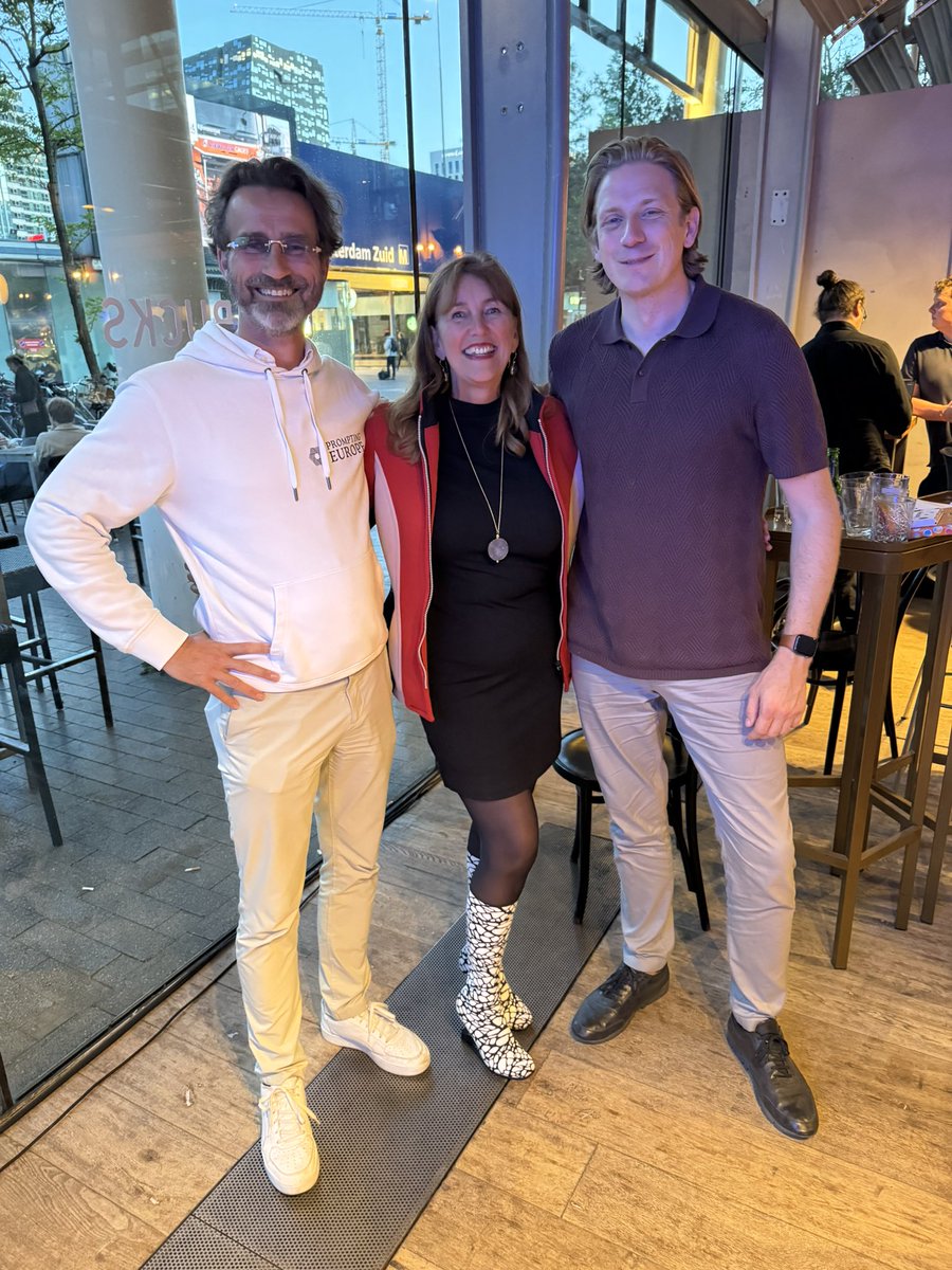 marjaruigrok's tweet image. Met de @VVD_HLMR naar bijeenkomst over #groei #tech #kansen