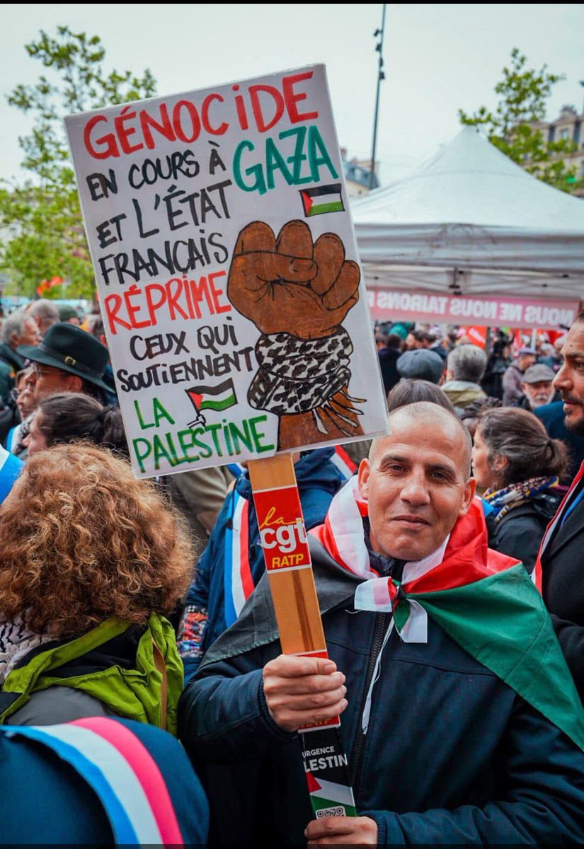 Ahmed Berrahal (@berrahalahmed93) on Twitter photo On bombarde Gaza, on tue des enfants, on affame un peuple. Et en France, ceux qui dénoncent sont réprimés. Honte à ce gouvernement qui criminalise la solidarité. Soutien à <a href="/AnasseKazib/">Anasse Kazib</a> et à toutes les personnes réprimées pour avoir soutenu la Palestine. #FreePalestine #Gaza ❤️🇵🇸 On bombarde Gaza, on tue des enfants, on affame un peuple. Et en France, ceux qui dénoncent sont réprimés. Honte à ce gouvernement qui criminalise la solidarité. Soutien à <a href="/AnasseKazib/">Anasse Kazib</a> et à toutes les personnes réprimées pour avoir soutenu la Palestine. #FreePalestine #Gaza ❤️🇵🇸