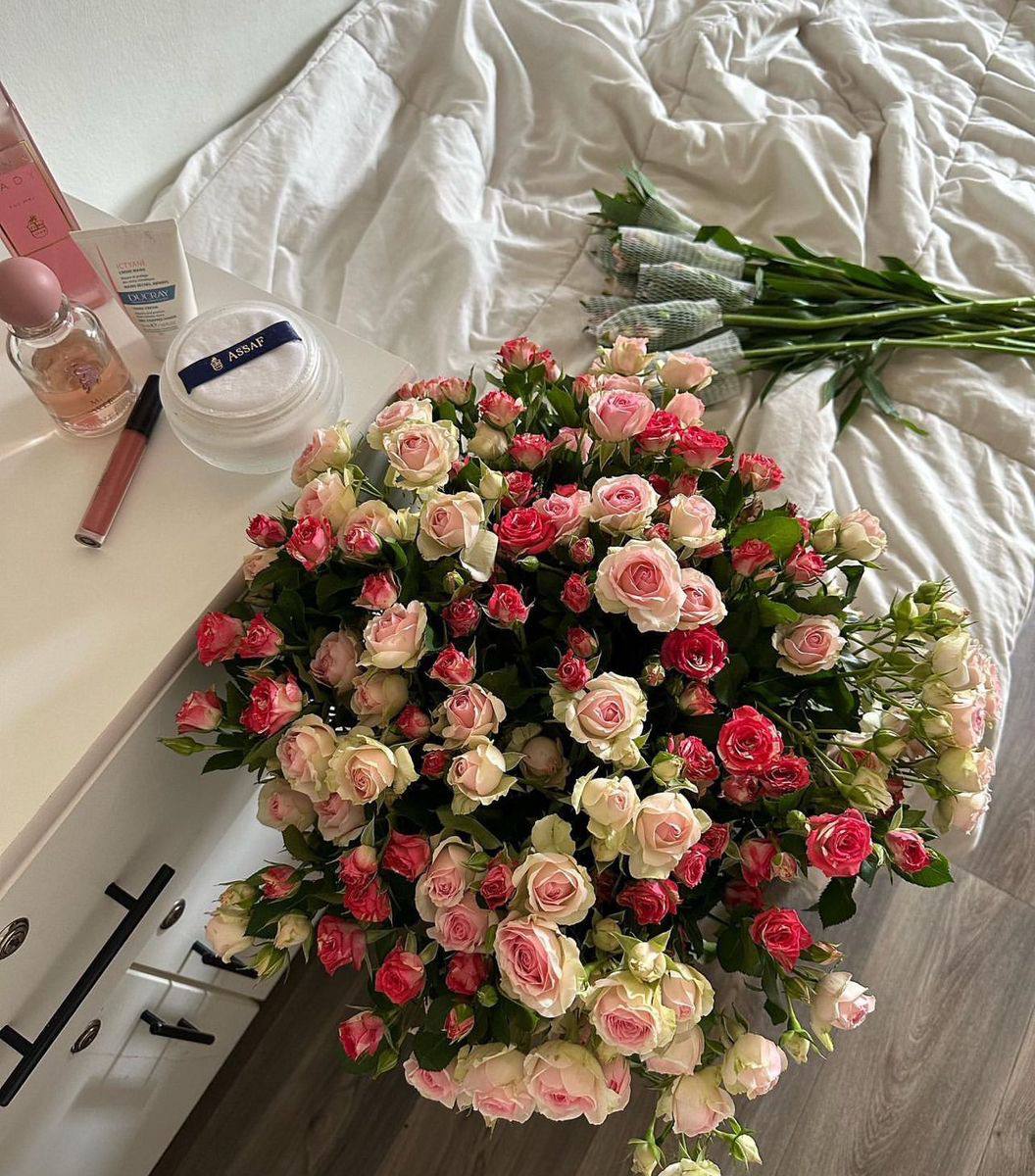 لا شيء يستحق أن تمد يديك لإنقاذه، أترك الأشياء تأخذ نصيبها من الإرتطام...
#الخميس_الونيسᅠ