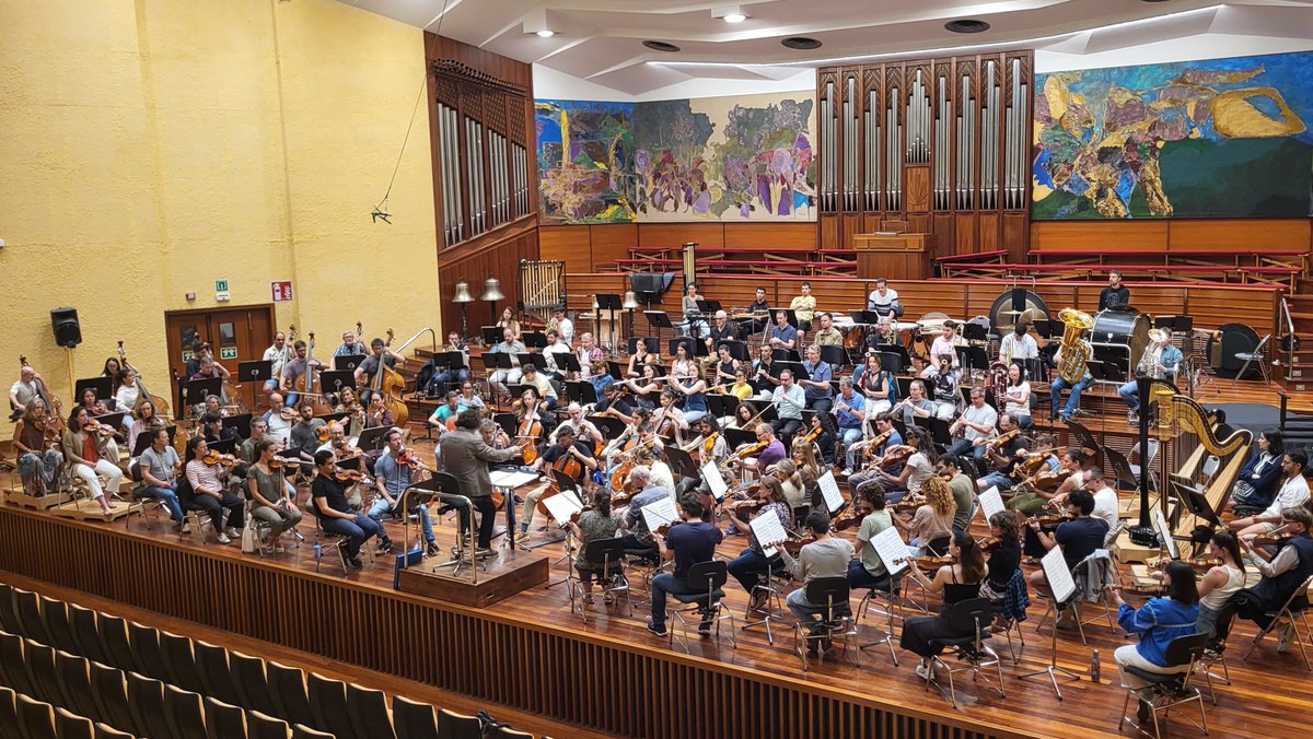 Mahlerren '7. Sinfonia' entseatzen dihardugu Alexandre Blochen batutapean bihar (19:30) <a href="/KursaalDonostia/">Kursaal</a>-n aurkezteko. 108 musikari igoko dira eszenatoki gainera sinfonia erraldoi hau interpretatzeko!
🎫Sarrerak salgai: euskadikoorkestra.eus