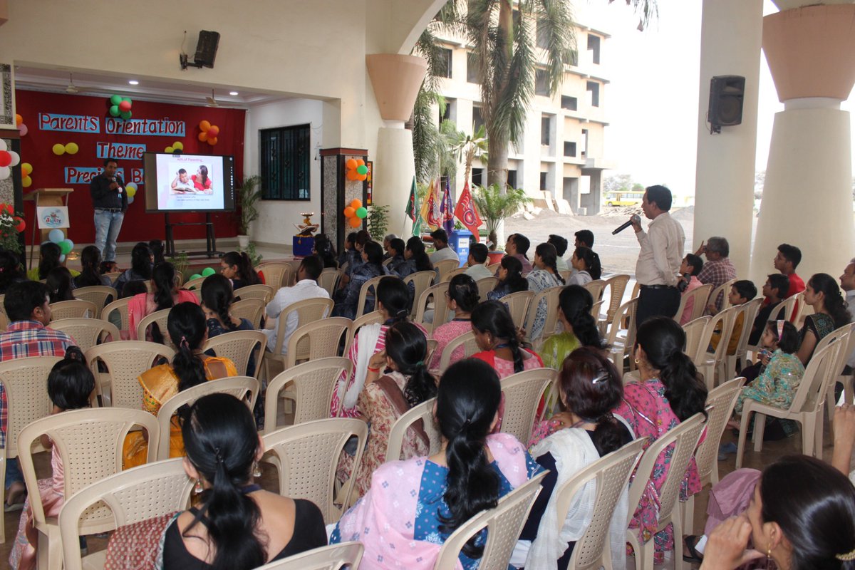 ChildNed's tweet photo. #MahanaduRoarsमाता-पिता के लिए आयोजित अभिभावक उन्मुखीकरण(Orientation) कार्यक्रम में मुझे आमंत्रित करने के लिए ऑक्सफोर्ड जिग्ली स्कूल को धन्यवाद। 
4 से 10 वर्ष की आयु के बच्चों के लिए पेरेंटिंग कौशल पर व्याख्यान दिया गया। माता-पिता बहुत सारे प्रश्न पूछते हैं और सबसे आम समस्या- मोब https://t.co/yTGJNvs2HJ
