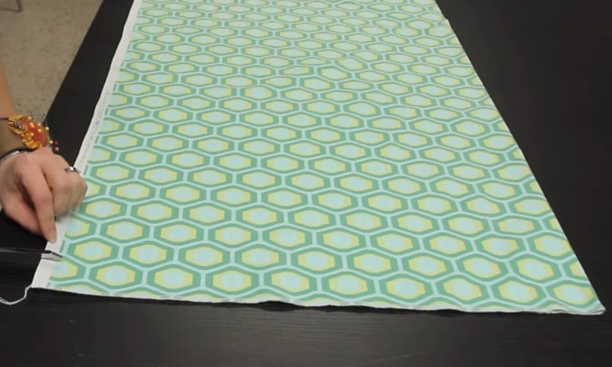 Craftsing_art's tweet image. craftsing.com/?p=11309&amp;amp;utm_s…
Learn the essential underlay technique for decorative cut-outs that creates flawless fabric collage. Perfect for seamless appliqué designs!

#appliquétutorial