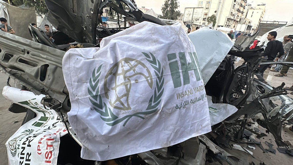 Gazze'de İHH'nın yardım projesinde çalışan 5 kişi İsrail'in saldırısı sonucu şehid oldu.