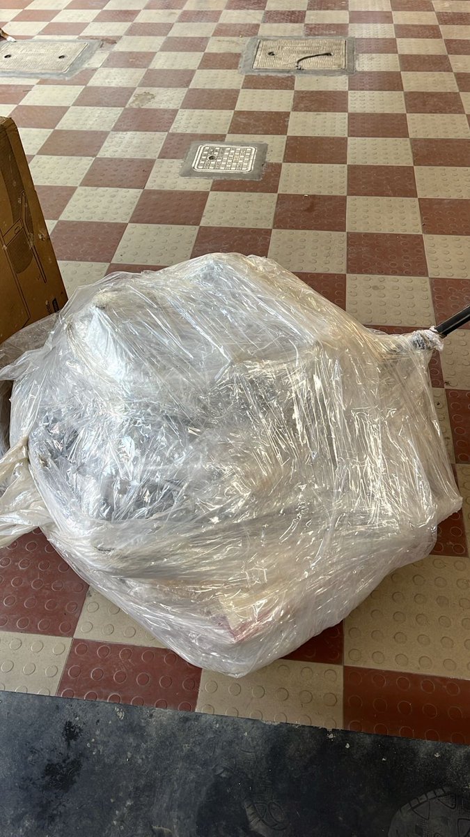 Pic 1: Jaise maine carefully pack karke karke bheja tha 📦
 Pic 2: Aur lagta hai jaise crime scene se uthake bheja ho 💀
<a href="/delhivery/">Delhivery</a> bhai, parcel bheja tha... murder ka confession nahi! 😤
Aadha samaan gayab, box pura phata hua, aur call support ki toh koi kami hai hi nahi!
Kya
