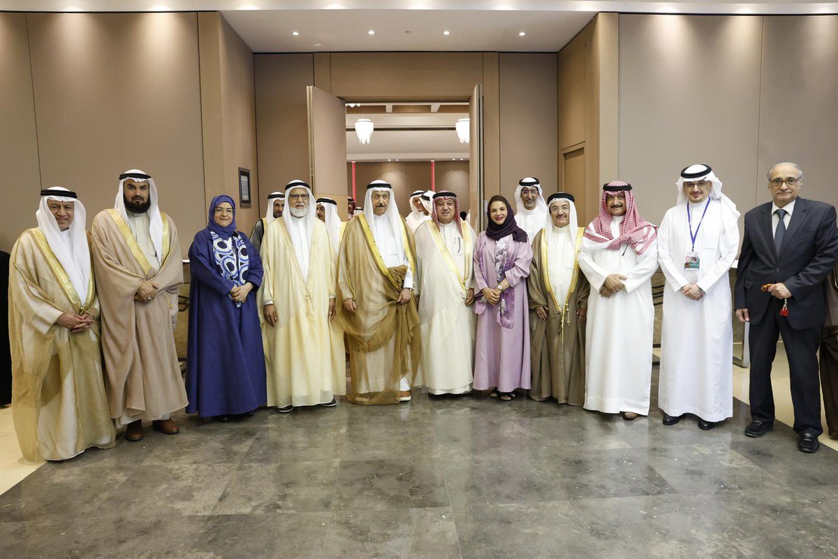 Ayedhaa's tweet photo. سعدتُ بالمشاركة في مؤتمر استراتيجيات الابتكار في الوقف الإسلامي والتنمية المستدامة 2025، الذي نظمه المركز العالمي للتنمية المستدامة في مملكة البحرين  تحت رعاية معالي الشيخ عبدالرحمن بن محمد بن راشد آل خليفة، رئيس المجلس الأعلى للشؤون الإسلامية،حيث تناولتُ ورقتي استراتيجيات الابتكار الذكي في تطوير منظومة الأوقاف وتعزيز مساهمتها في تحقيق أهداف التنمية المستدامة، من خلال توظيف التقنيات الرقمية الحديثة كالذكاء الاصطناعي، والبلوك تشين، والتحليلات التنبؤية.، واستعرضت تجارب متميزة في هذا المجال، وقدمت توصيات لمعالجة تحديات منظمات#القطاع_غير_الربحي #الوقف #الاستثمار_الاجتماعي  #الابتكار  #الاستدامة 
#رؤية_المملكة_2030