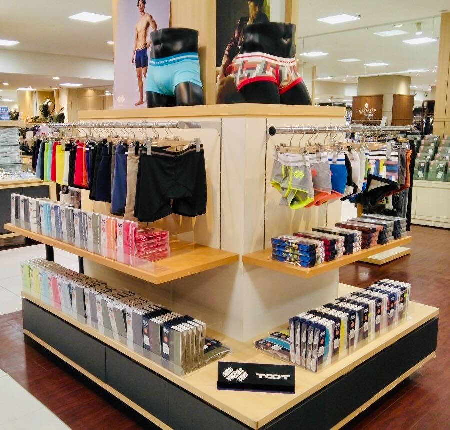 【POP-UPコーナー情報】
大分県大分市のトキハ本店 4階 紳士プロモーションスペースにて、本日から6月17日(火)まで期間限定POP-UPコーナーを展開中です！

店頭ではBASIC製品をはじめ、2025年春夏のCOLLECTION製品を含む幅広い製品を取り揃えております。