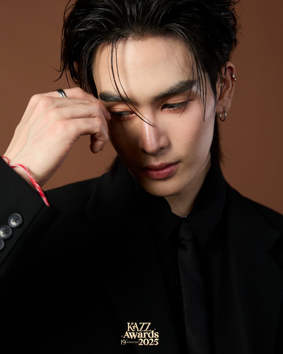 Kazzmagazine's tweet photo. ใครไหวไปก่อนเลย! ขอตัวไปวูบกับความหล่อของ'แซนต้า https://t.co/jdncO7gabl' หลังเวทีงาน KAZZ AWARDS 2025 🤎

#KAZZAWARDS2025 
#Santapp https://t.co/IfGBkgjvsC