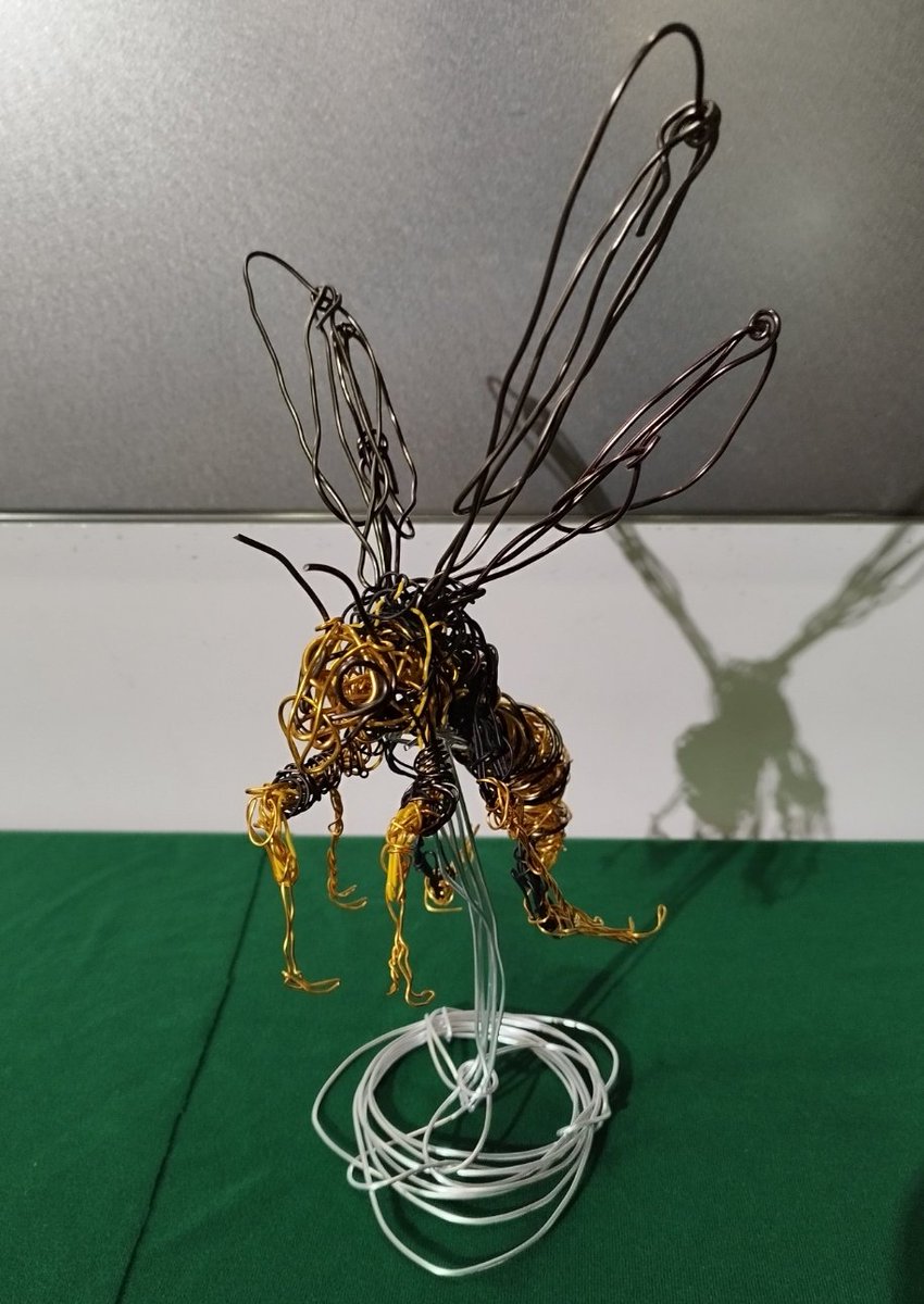 whitecolorcrow's tweet image. アシナガバチ🐝࿆
#針金アート #wireart
#初夏の創作クラスタフォロー祭り