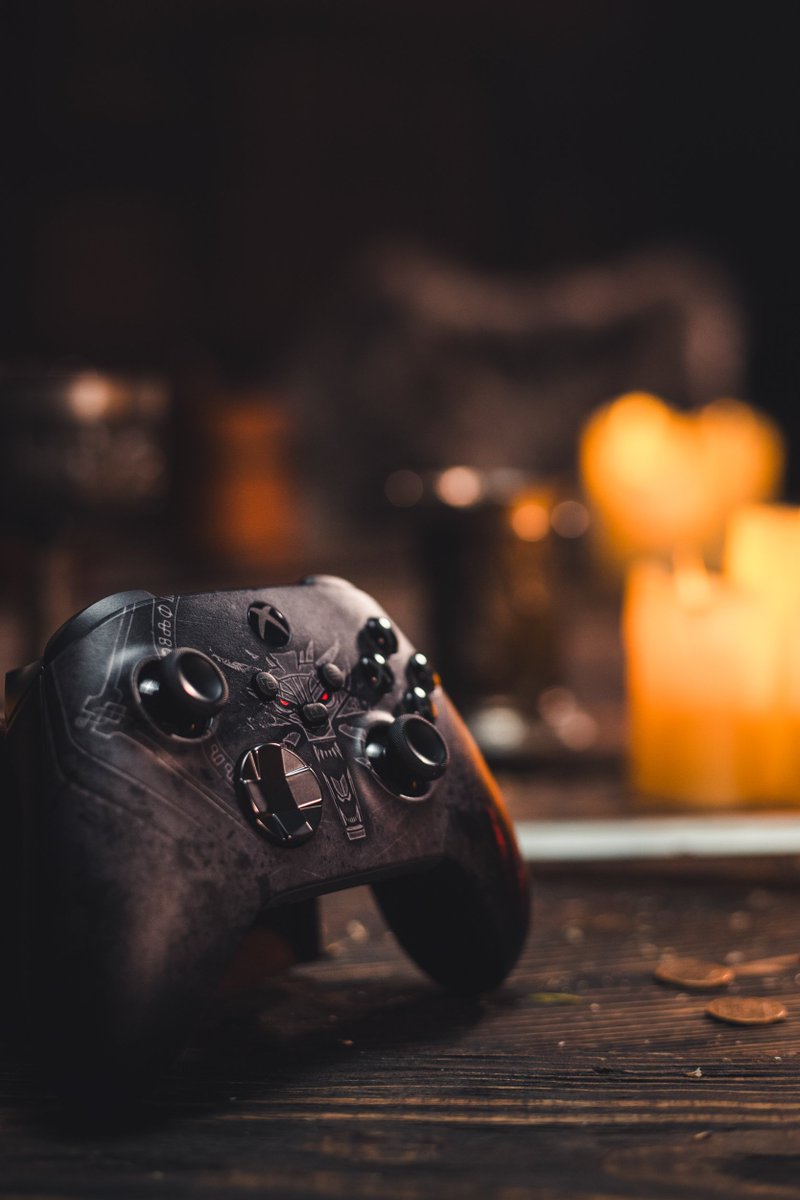Last week, I was going to our - currently Witcher themed - video studio to shoot few pictures of the set and when I saw the controller there, I knew it has to be done! 🥰 I do not have mine yet, but this felt like a perfect opportunity to do some thematic snaps of the design! 📸