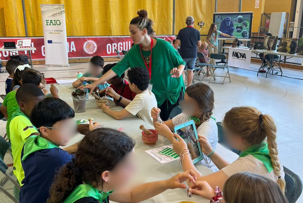 MuseuArtGirona's tweet image. 🎨Avui som a la Fira del #ProgramaFaig, amb el taller "Pintem sense colors". 

🏫Durant la Fira, l'alumnat d'educació infantil, primària i secundària presenta els seus projectes.

@cesirecat