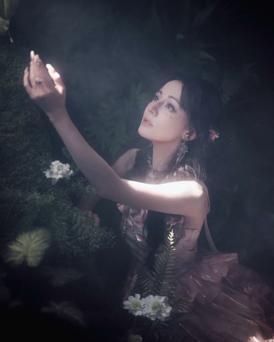 urdilraba's tweet image. 有時候，我們以為真相只有一種樣子。
但在《真相3》的世界裡，每個光明背後，都藏著不能說的黑暗。
她，不再只是那個柔弱的她。她在沉默中學會堅強，在謊言中找回真相。
這一幕，是她與自己和解的瞬間。
不再逃避，也不再恐懼。只有光，穿透心中最深的傷。
——《真相3》，真相從來不只是黑與白。