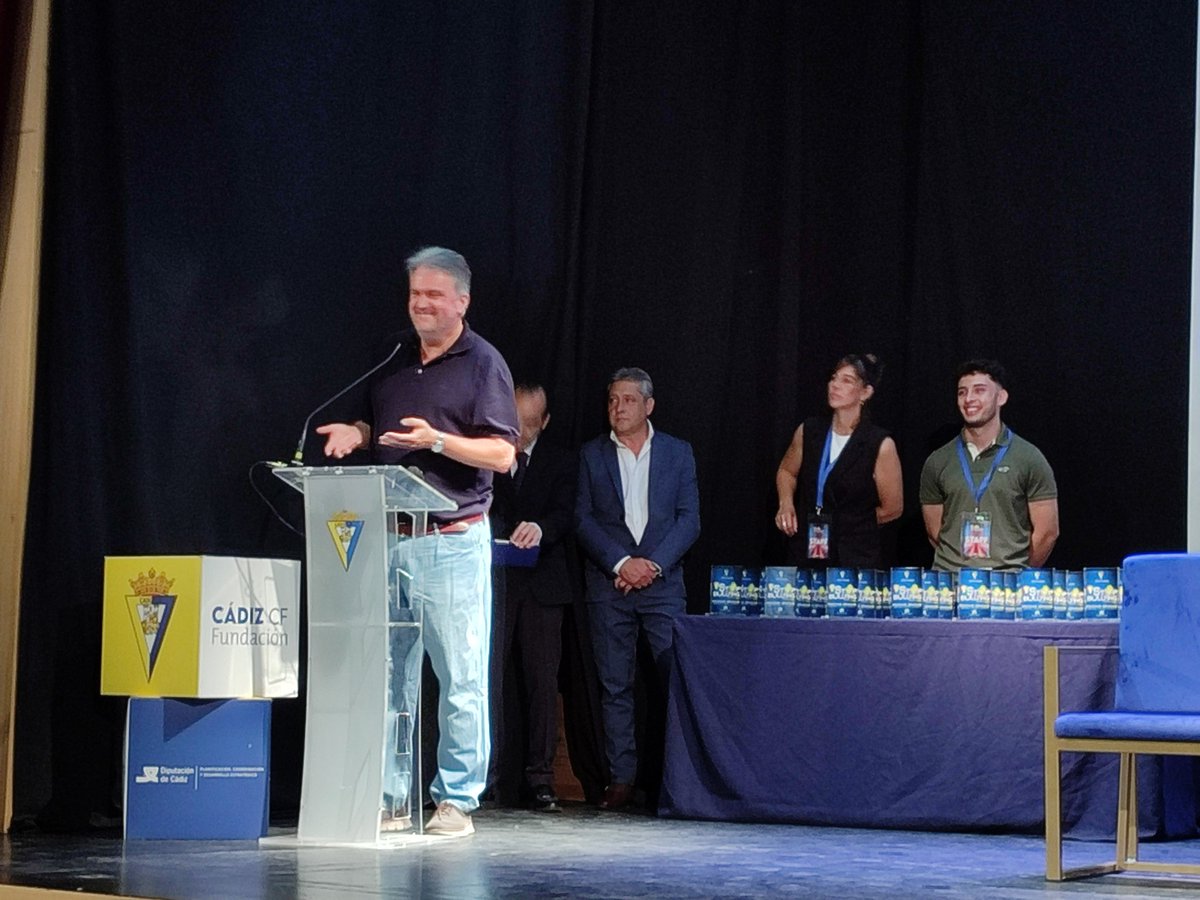 San Felipe Neri (@san_felipe_neri) on Twitter photo Agradecemos a la fundación <a href="/Cadiz_CF/">Cádiz Club de Fútbol</a> el reconocimiento al colegio <a href="/San_Felipe_Neri/">San Felipe Neri</a> por su trabajo para erradicar el acoso en las aulas y educar a niños y jóvenes en esta tarea de la que todos somos corresponsables. Recoge el premio nuestro director, Patxi Rodríguez Agradecemos a la fundación <a href="/Cadiz_CF/">Cádiz Club de Fútbol</a> el reconocimiento al colegio <a href="/San_Felipe_Neri/">San Felipe Neri</a> por su trabajo para erradicar el acoso en las aulas y educar a niños y jóvenes en esta tarea de la que todos somos corresponsables. Recoge el premio nuestro director, Patxi Rodríguez