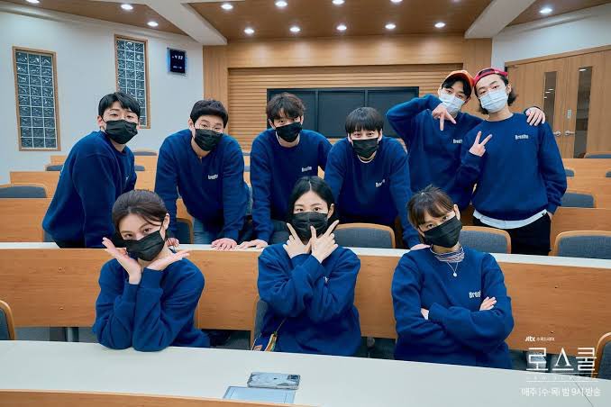 gemis0da's tweet photo. can they confirm law school season 2 with the same cast please the unhinged niche fandom you abandoned 4 years ago is STILL HERE. WAITING. FOAMING AT THE MOUTH. https://t.co/bnQpS8dNKq