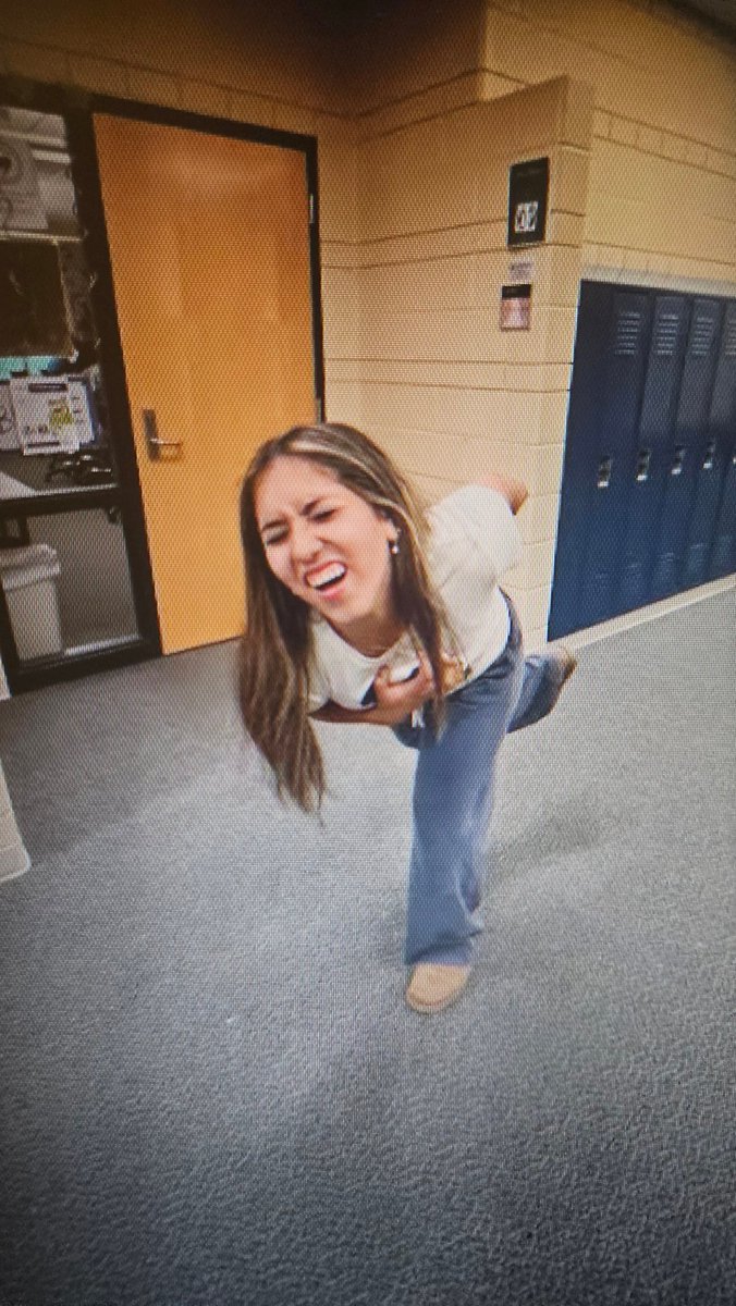 Memory Keeper's Daughter sent groups around the school to take photos, enacting important moments from the book, then upload them and vote for the best group while eating cake decorated by Alondra! #APLang #GoWO
