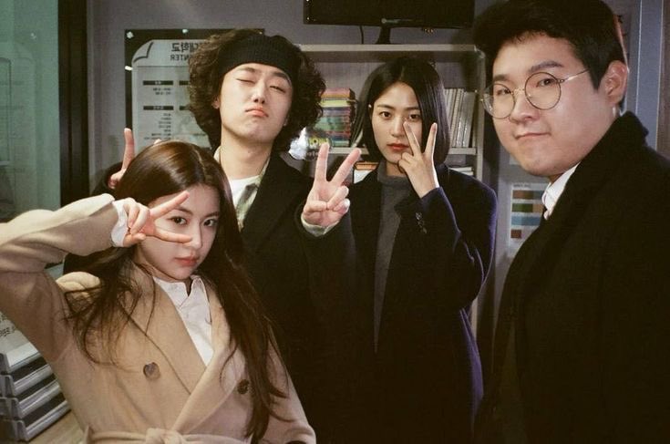 hwanhons's tweet photo. MY LAW SCHOOL BABIES DEAR GOD PLEASE BRING MY FAMILY BACK TOGETHER https://t.co/Vf9p7KaDMs