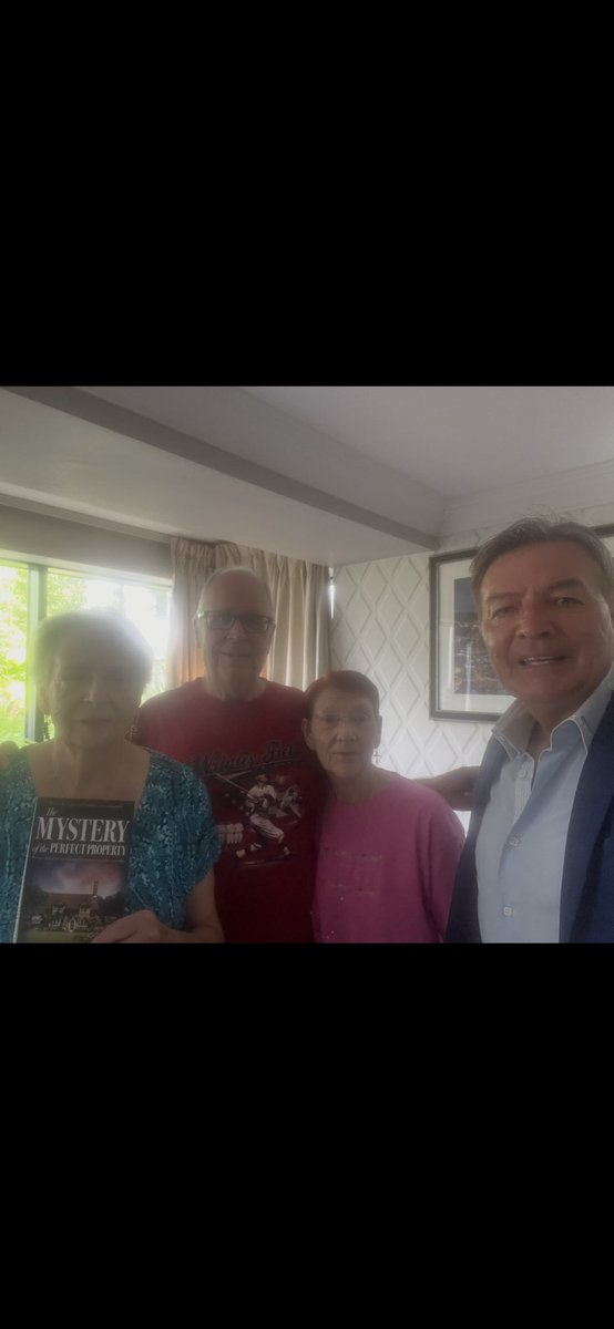 Goal_Mass's tweet photo. Always a lovely welcome and of course #CakeAndTea at the fabulously successful @TregollsC 

Nice 2pop in &amp;see everyone &amp;listen 2talented @christempleton6 

While wishing GoodLuck to #Howards beloved @SUFCRootsHall on Saturday at Wembley 🤞🏆#PlayOffFinals https://t.co/LwNxrwcdbK