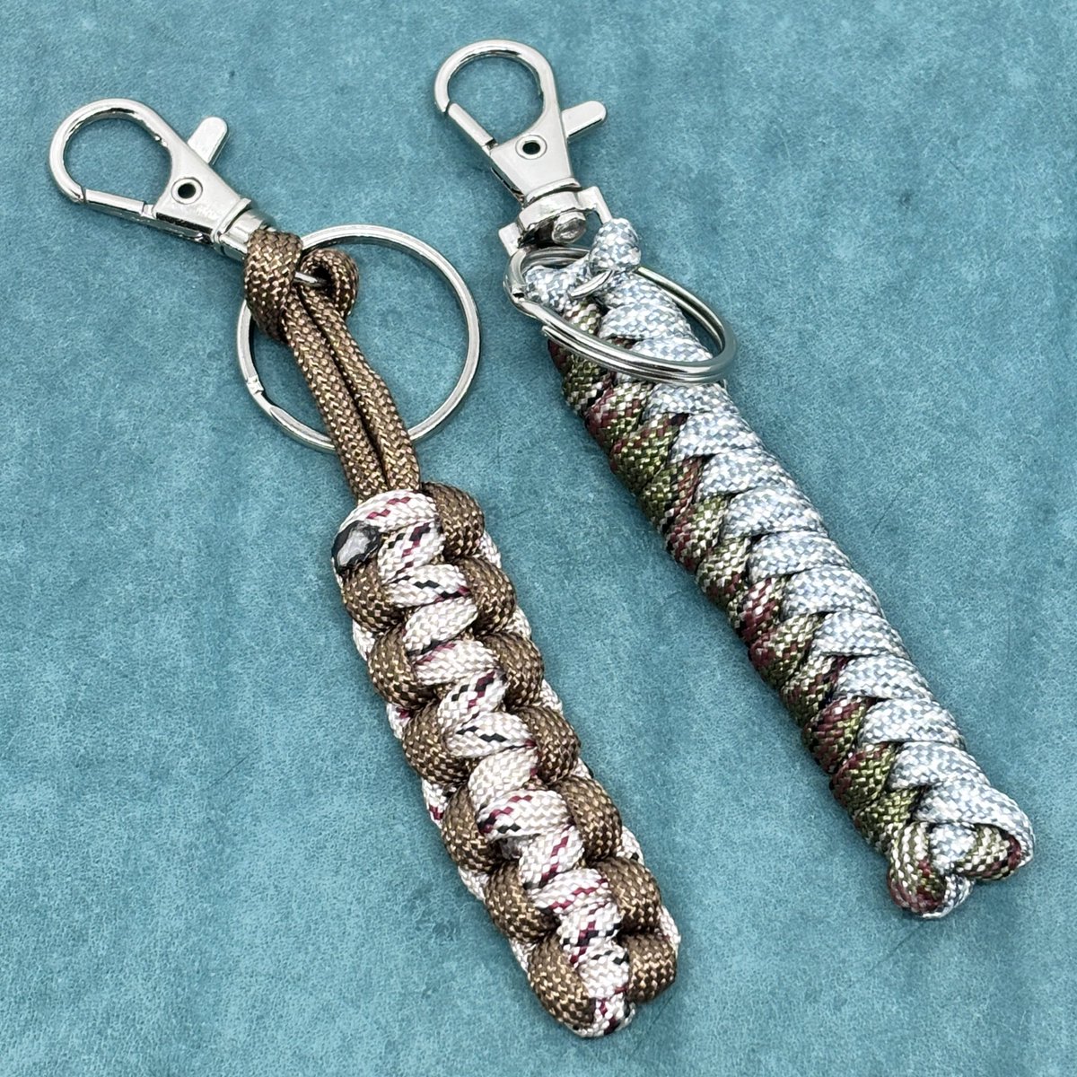 BP_pewter's tweet photo. ✨シックで和テイストなキーホルダー２種類セット✨

販売中です🌙
 https://t.co/TxPhr1XgSc

#FANTASYDROP 
#パラコード #キーホルダー #ストラップ #アイテム #アクセサリー https://t.co/zMZfmBdY4y