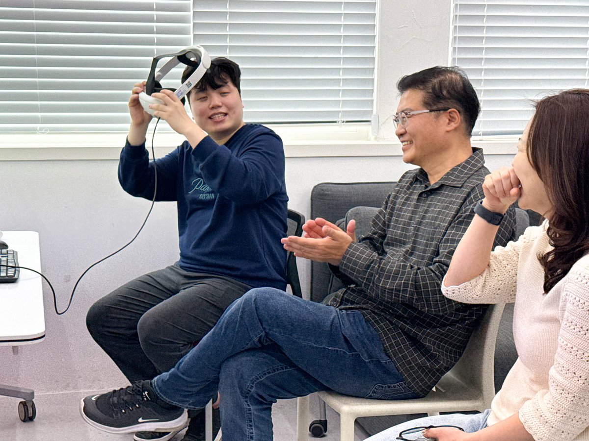 sketchlabkaist's tweet image. On May 15, 19, and 26, we were thrilled to host Prof. Bong Gwan Jun (DHCSS), Prof. Sung-hee Lee (CT), Prof. Moon Choi (STP), and Prof. Jung Kim (ME), heads of our neighboring KAIST departments, to showcase our sketching techs. Thanks for helping us build the future!😉