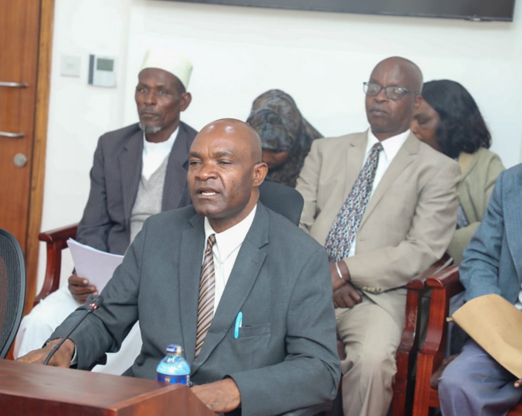 The <a href="/SenCommitteeKE/">Senate KE C'tees</a> on Lands chaired by Senator <a href="/Sen_Faki001/">Hon. Mohammed Faki Mwinyihaji</a>  (Mombasa), held a meeting with petitioners regarding the Korogocho Community's petition on ongoing and planned activities along the Nairobi River Corridor, following its designation as a Special Planning Area.